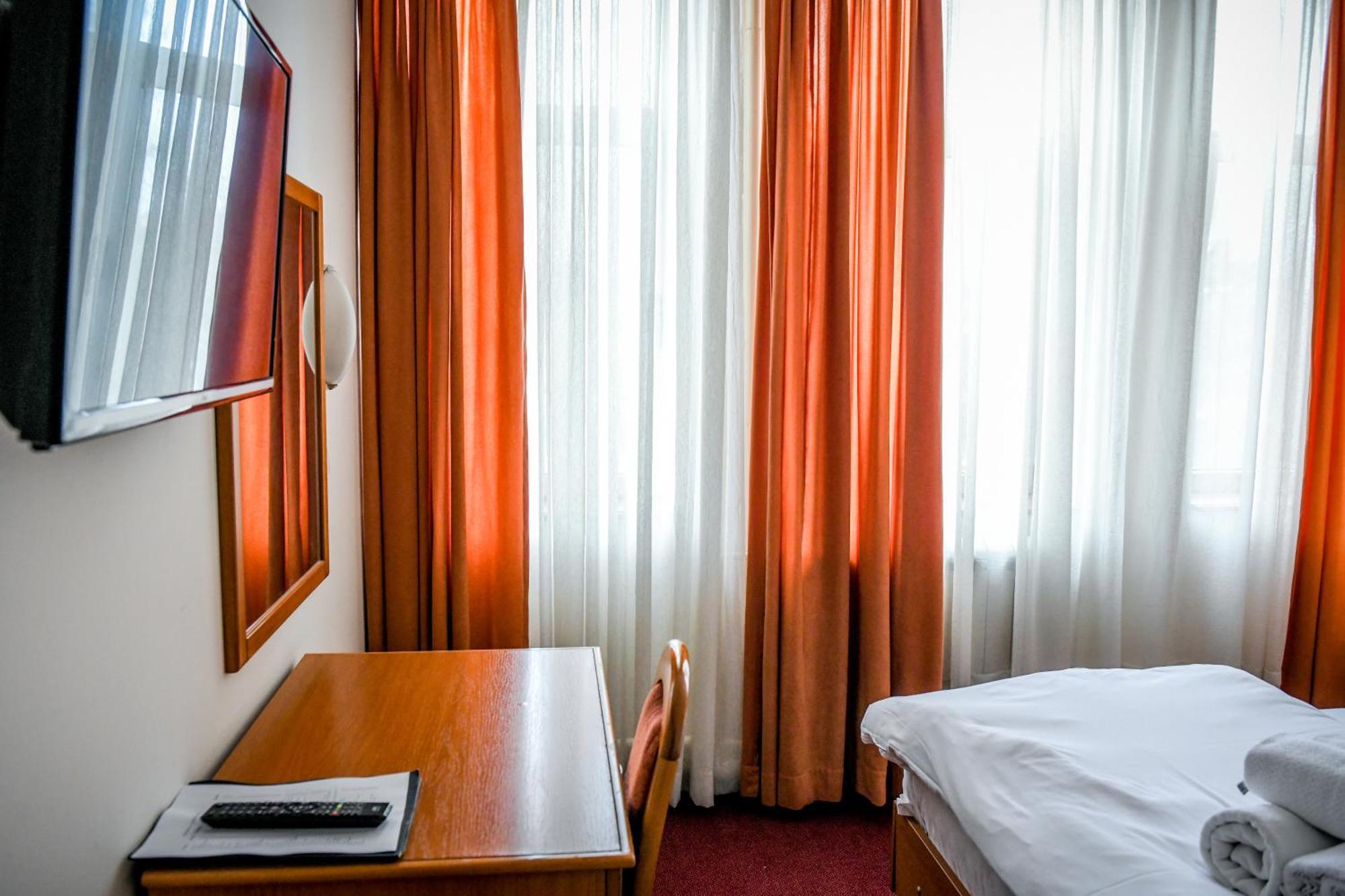 Hotel Fontana باتشكا بالانكا المظهر الخارجي الصورة