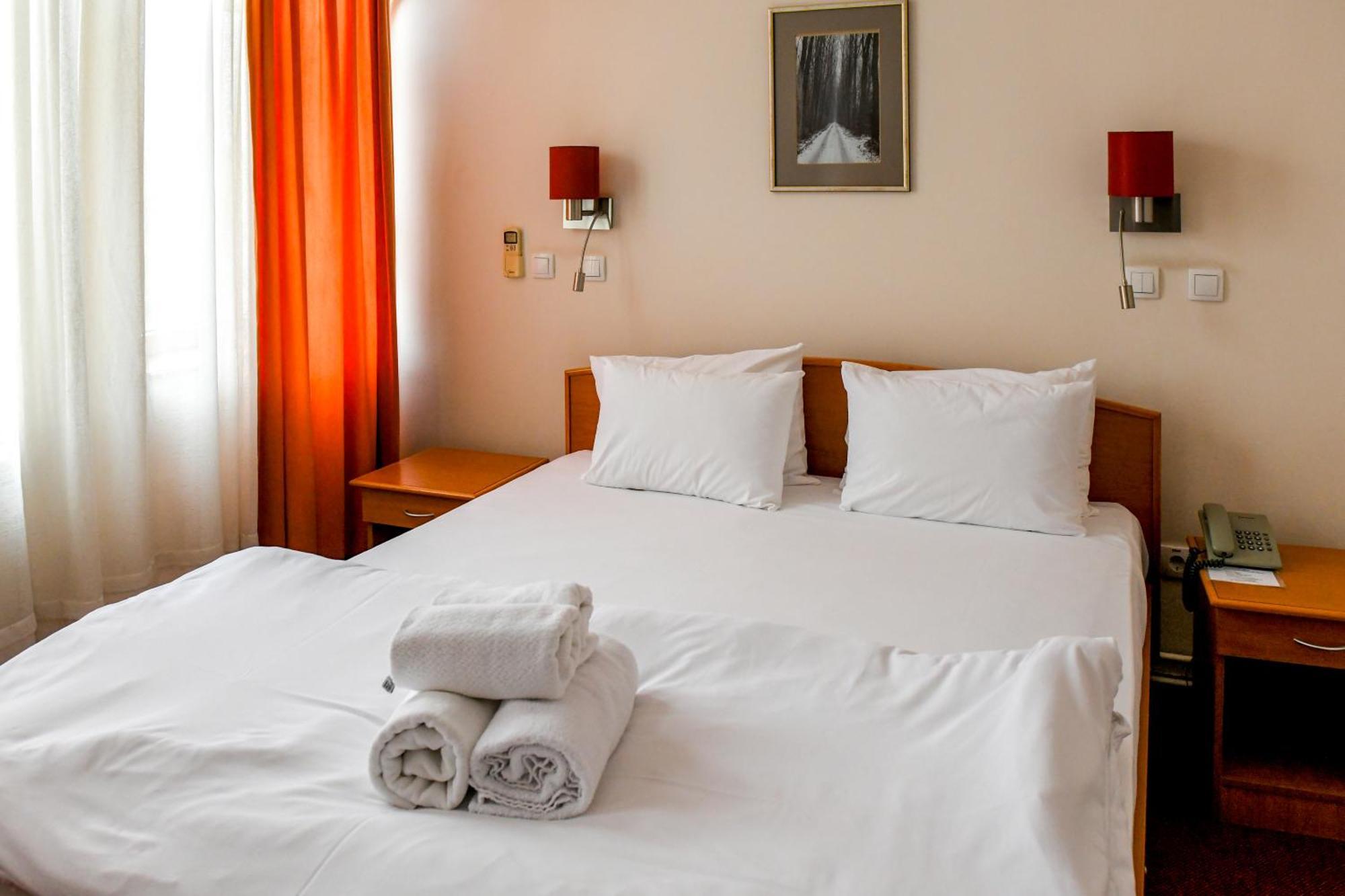 Hotel Fontana باتشكا بالانكا المظهر الخارجي الصورة