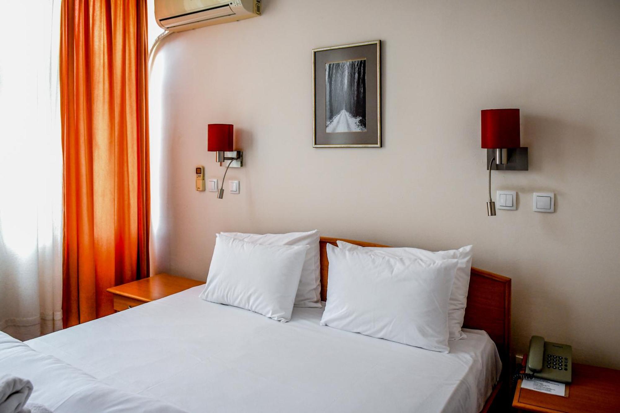 Hotel Fontana باتشكا بالانكا المظهر الخارجي الصورة