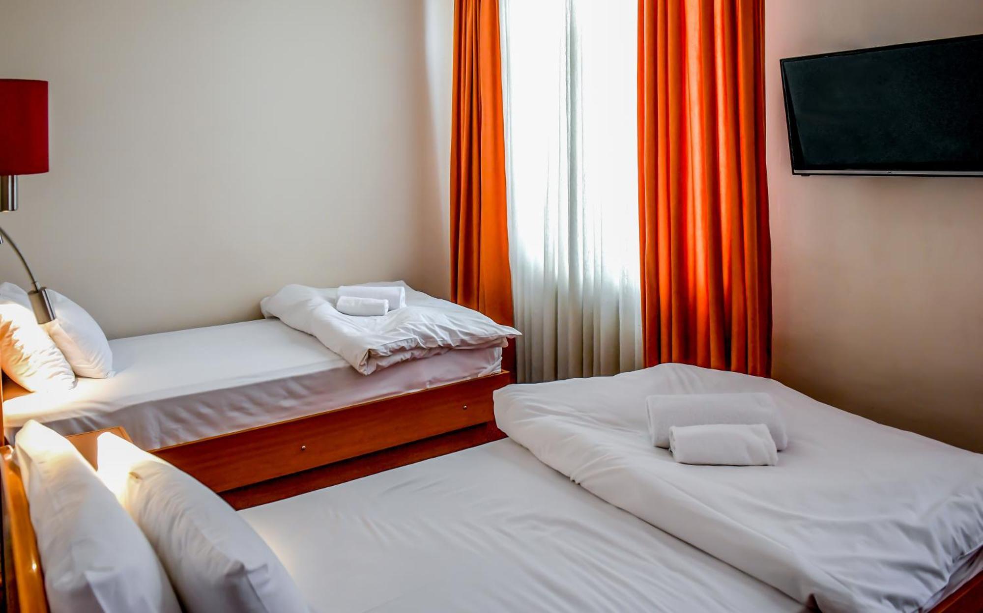Hotel Fontana باتشكا بالانكا المظهر الخارجي الصورة