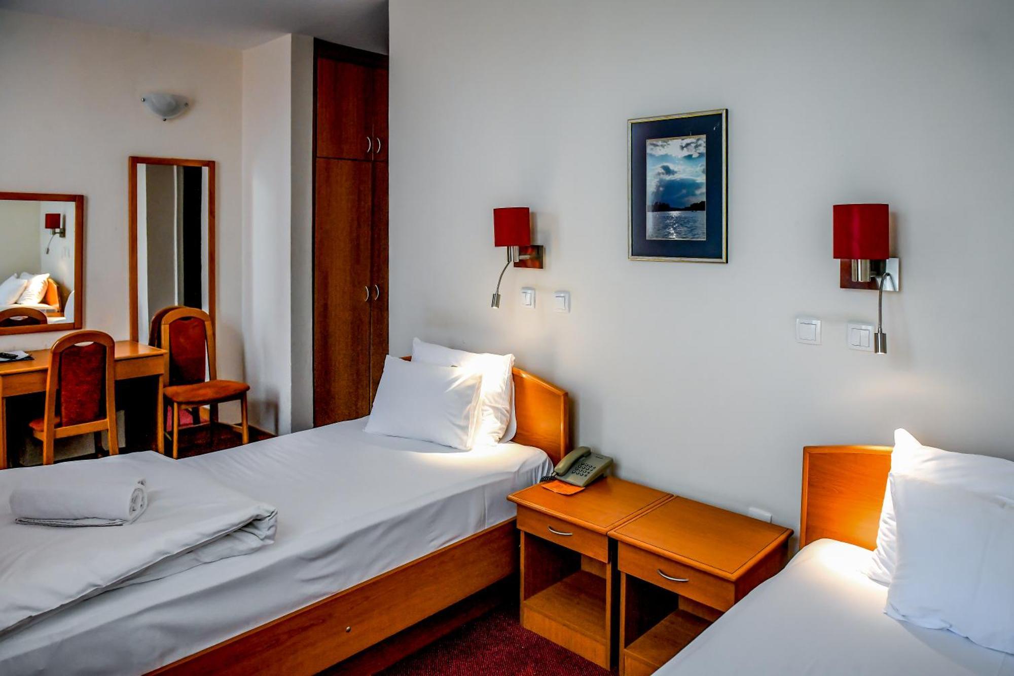 Hotel Fontana باتشكا بالانكا المظهر الخارجي الصورة