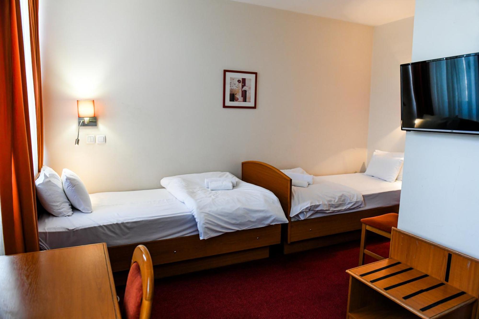 Hotel Fontana باتشكا بالانكا المظهر الخارجي الصورة