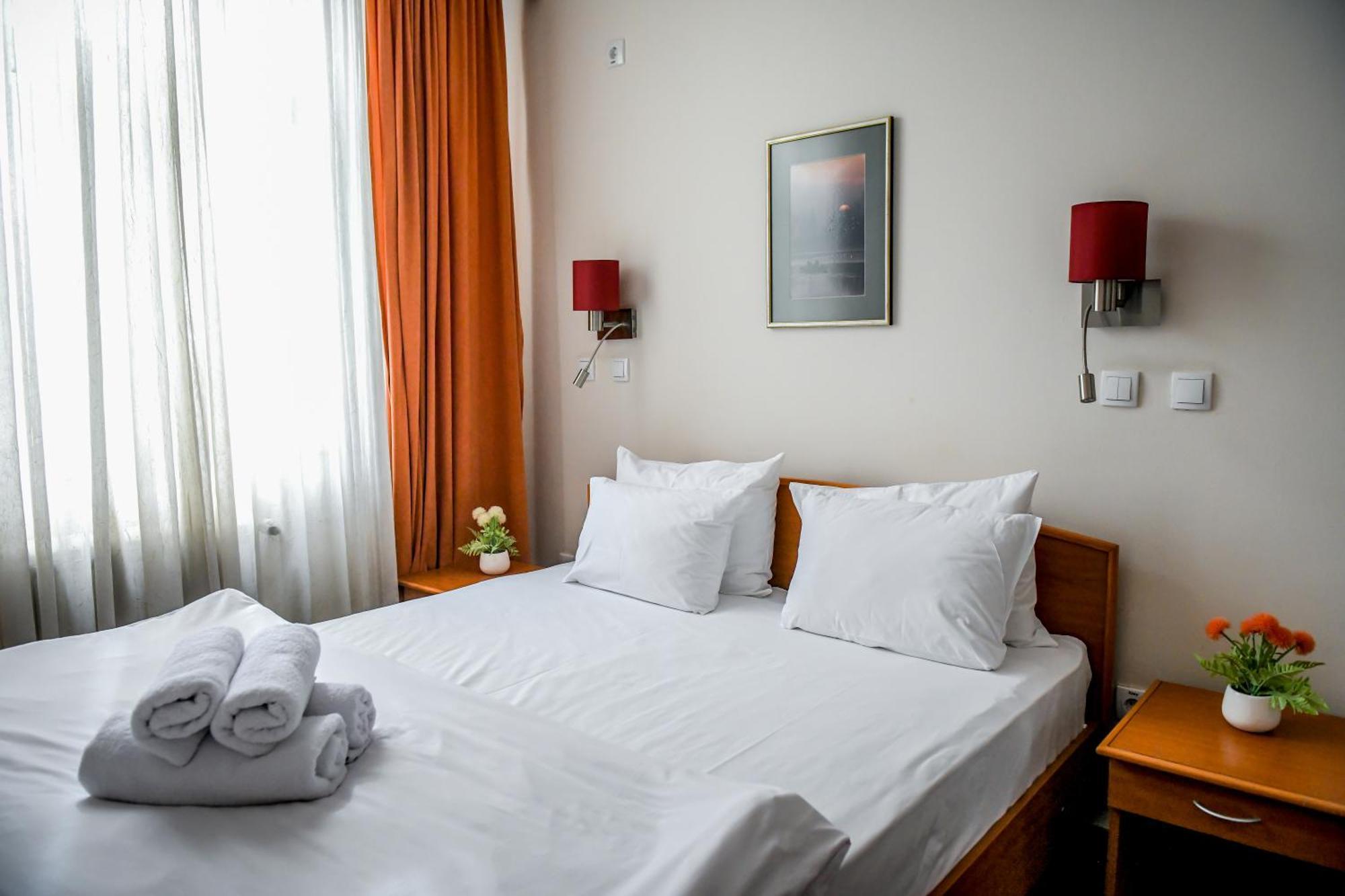 Hotel Fontana باتشكا بالانكا المظهر الخارجي الصورة