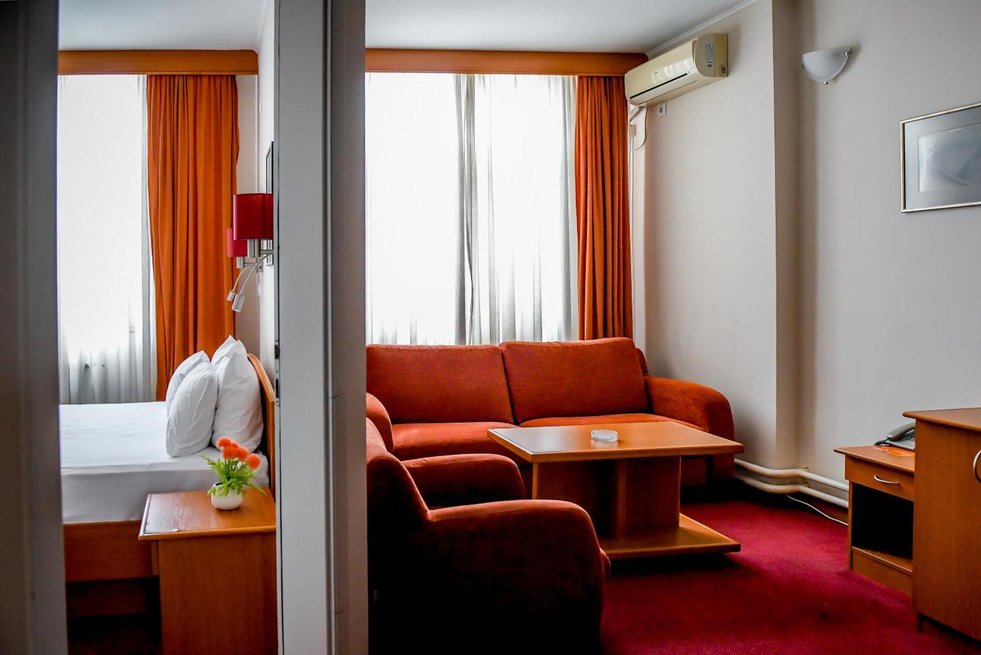 Hotel Fontana باتشكا بالانكا المظهر الخارجي الصورة