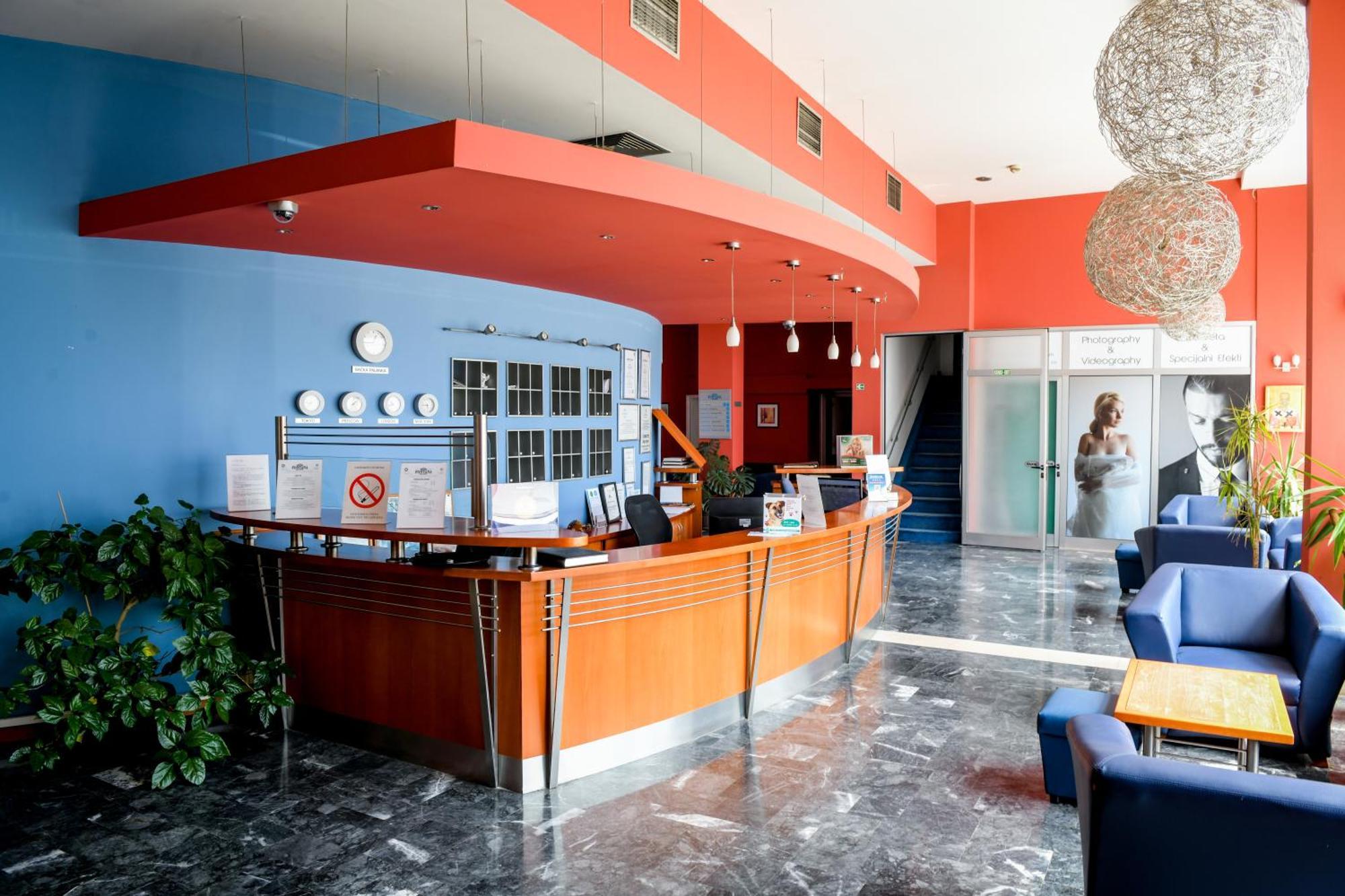 Hotel Fontana باتشكا بالانكا المظهر الخارجي الصورة